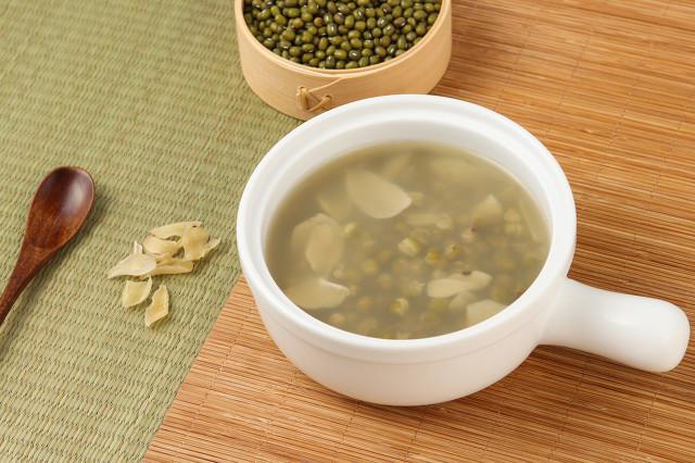 夏季適合喝什么養(yǎng)生湯，這些養(yǎng)生湯能降火排毒