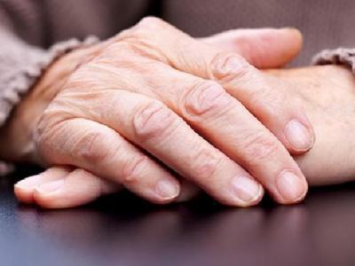 夏季手脫皮怎么辦？夏季手脫皮如何治療