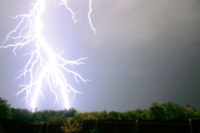 夏季雷雨天適合吃些什么，怎么預防雷雨天對身體的影響