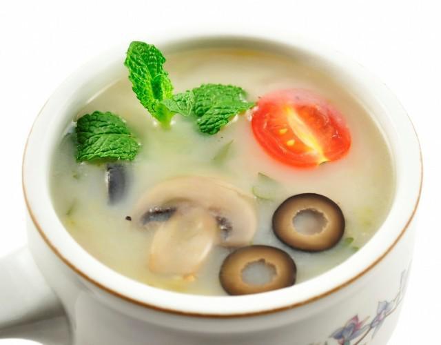 冬天就得煲湯喝，女生冬天適合煲什么湯？