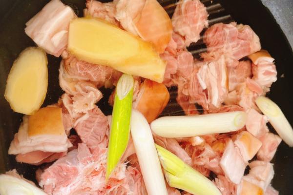 冬天膝蓋冷是什么原因