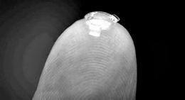 加拿大發(fā)明仿生鏡片10秒內(nèi)可恢復(fù)視力