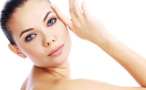 眼部保養(yǎng)最要命的5個(gè)護(hù)理誤區(qū) 眼部保養(yǎng)誤區(qū) 冬季眼部護(hù)理 眼部保養(yǎng)方法