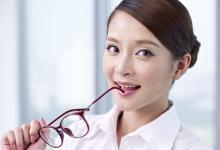 乘車時(shí)緊盯電視易得干眼癥