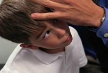 眼內有異物感如何急救呢？