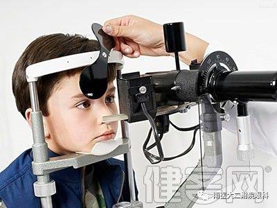 秋季到了寶寶頻繁眨眼，寶媽千萬別掉以輕心！