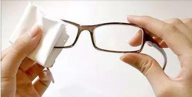 如何保護眼鏡？