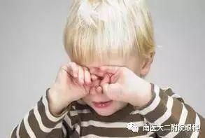 秋季到了寶寶頻繁眨眼，寶媽千萬別掉以輕心！