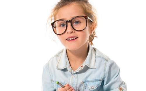 遠視眼有哪些癥狀？及時發現青少年兒童遠視眼