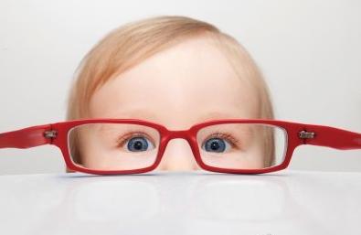 教你如何第一時間發(fā)現(xiàn)孩子近視？