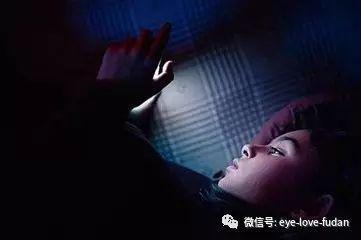 深夜手機黨的危害知多少？