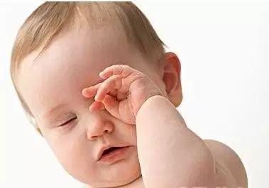 孩子頻繁“擠眉弄眼”？當心是過敏性結膜炎發作！