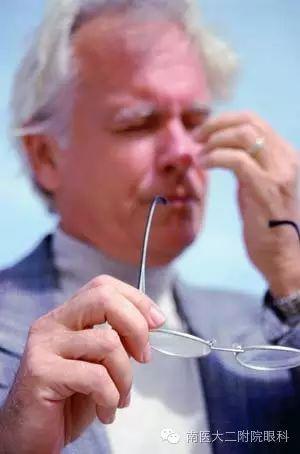 視網膜脫落的癥狀有哪些?