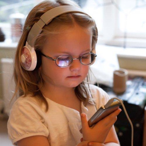 智能手機成為孩子近視的主因