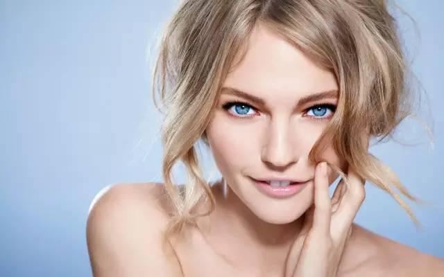 讓“眼部暗沉”的4個最糟保養習慣！