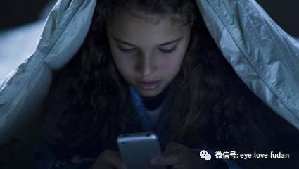 深夜手機黨的危害知多少？