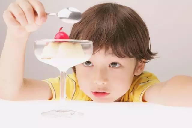 近視的孩子為什么越來(lái)越多？千萬(wàn)別吃這個(gè)！