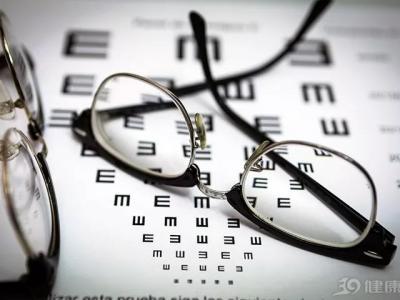 看東西習慣瞇著眼，有什么危害？