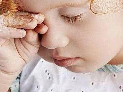 孩子總是揉眼睛瞇眼警惕散光