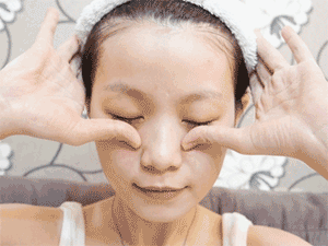 讓“眼部暗沉”的4個最糟保養習慣！