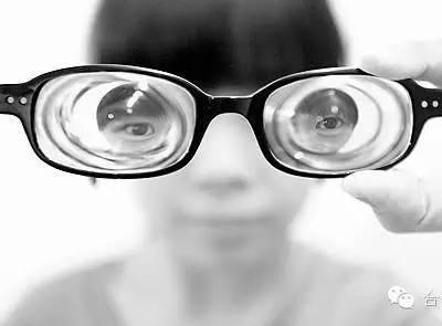 眼鏡戴久了，眼睛會變形嗎？