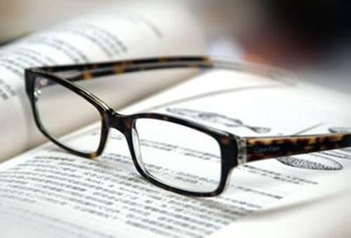 眼鏡沒壞、度數(shù)也夠，為什么要換？