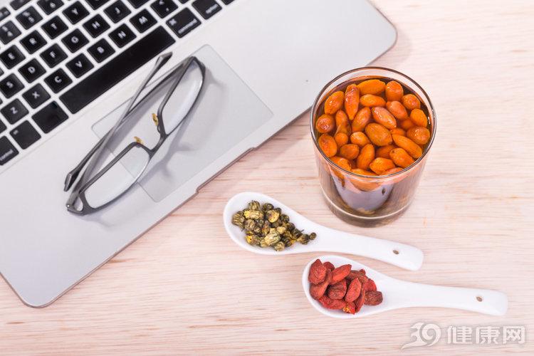 泡點(diǎn)枸杞、菊花，可以清肝明目、改善視力？營(yíng)養(yǎng)師有話說(shuō)