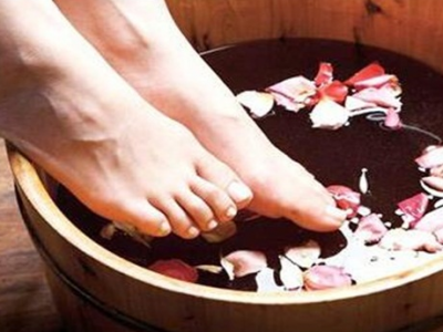 鹽水泡腳的危害