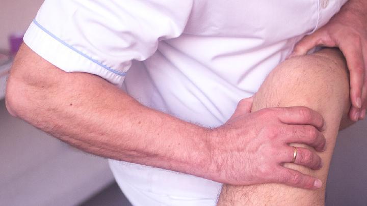 體內(nèi)有毒素應(yīng)該怎么排除 中醫(yī)揭示按摩腳底清體毒的秘密-易網(wǎng)健康<a href=http://m.henggaotouzi.com/jkys/ target=_blank class=infotextkey>養(yǎng)生</a>網(wǎng) 體內(nèi)有毒素應(yīng)該怎么排除 中醫(yī)揭示按摩腳底清體毒的秘密