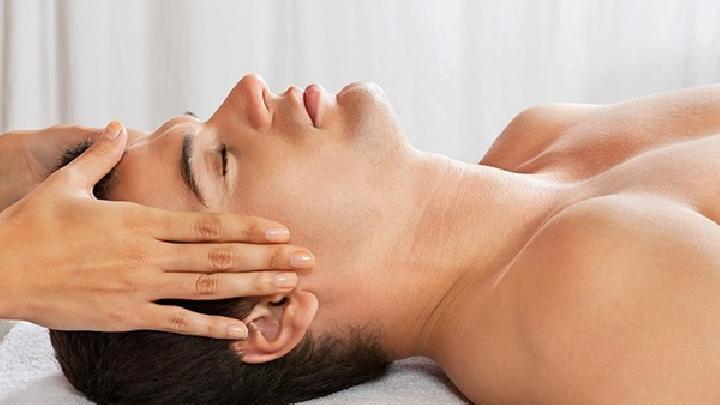 為什么捏脊能治病? 中醫捏脊療法幫你改善腰肌勞損-易網健康<a href=http://m.henggaotouzi.com/jkys/ target=_blank class=infotextkey>養生</a>網 為什么捏脊能治病? 中醫捏脊療法幫你改善腰肌勞損