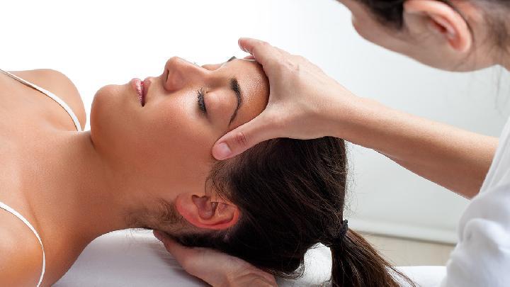 我們?cè)撊绾伪苊鈨和氀陌l(fā)生? 中醫(yī)防治小兒貧血的捏脊療法