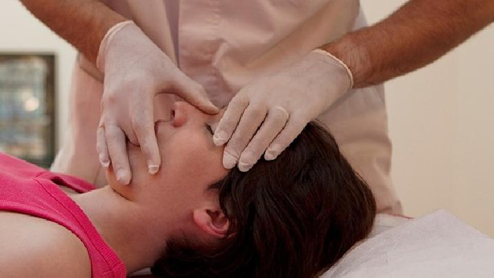 生活中該如何保護胃部健康? 中醫教你穴位按摩守護胃部健康-易網<a href=http://m.henggaotouzi.com/ target=_blank class=infotextkey>健康養生</a>網 生活中該如何保護胃部健康? 中醫教你穴位按摩守護胃部健康