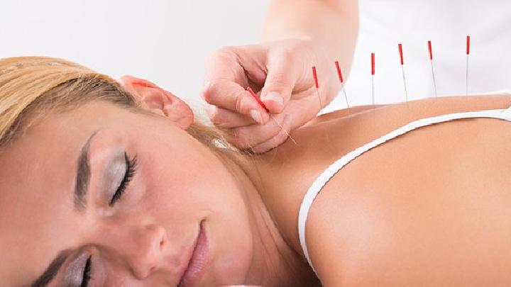 青少年近視眼如何治愈 中醫針灸治療近視眼的三療法-易網<a href=http://m.henggaotouzi.com/ target=_blank class=infotextkey>健康養生</a>網 青少年近視眼如何治愈 中醫針灸治療近視眼的三療法