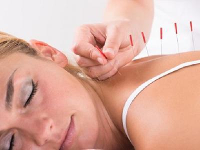 眼角長雀斑怎么治療比較好 中醫解決雀斑的幾個針灸療法