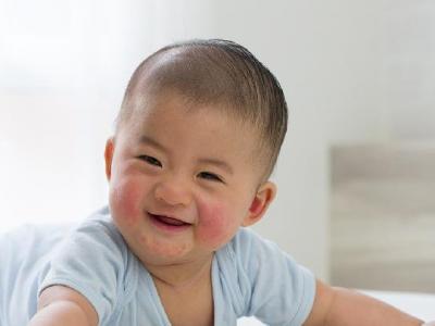 當(dāng)孩子咳嗽時(shí)父母應(yīng)該怎么做？孩子咳嗽可以試試小兒推拿