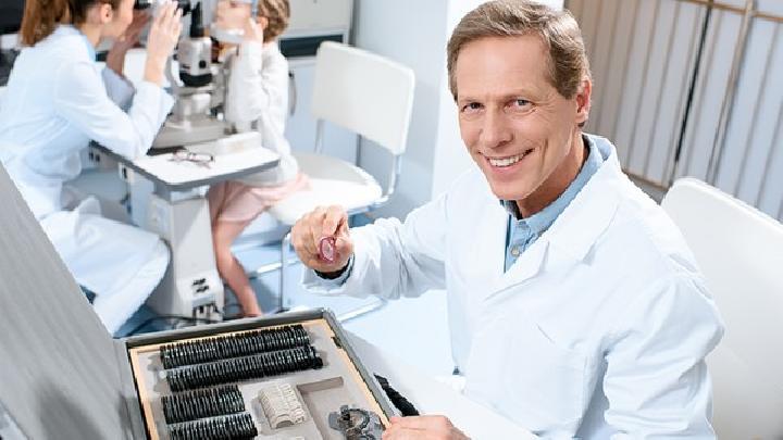 青少年應該如何預防近視？預防青少年近視試試中醫推拿飲食法