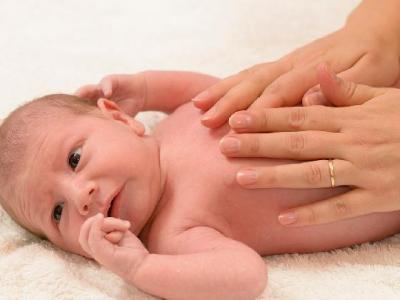 上班族們?cè)撊绾翁嵘裥涯X 上班族提神醒腦的自我按摩法