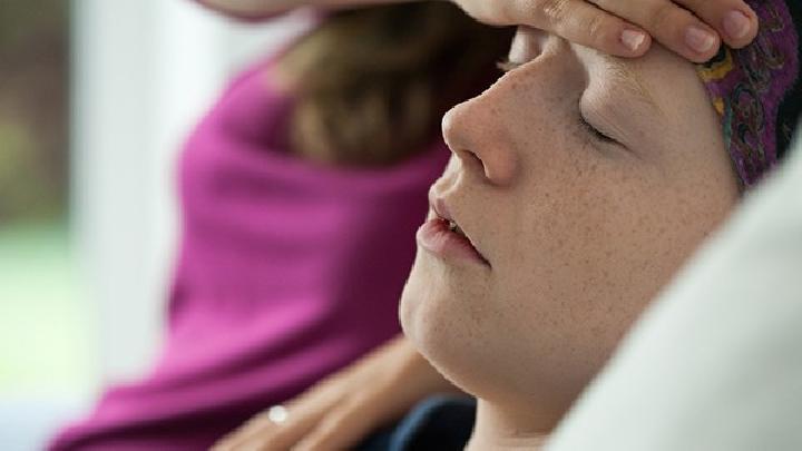 感冒發燒怎么辦才能有效緩解？中醫穴位按摩巧退感冒發燒