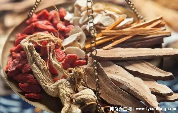 一喝就硬的中藥配方，四個久戰(zhàn)不泄祖?zhèn)髦兴幟胤?男性必看)