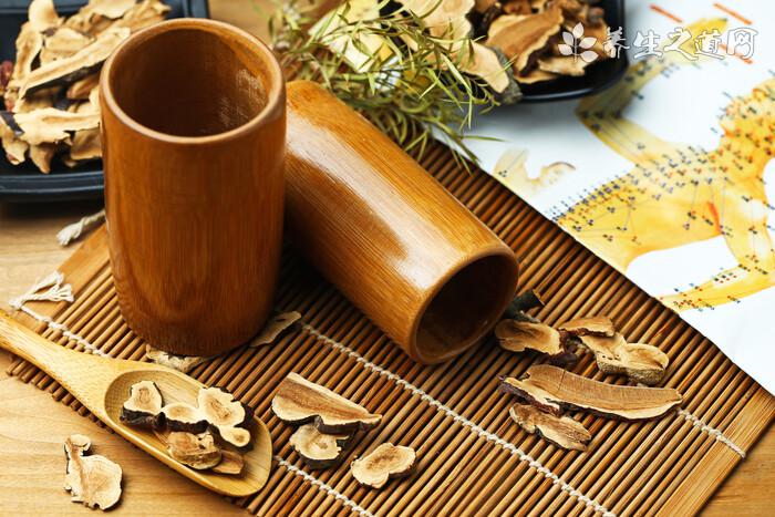 祛肝膽濕熱的中草藥有哪些-易網健康養生網 祛肝膽濕熱的中草藥有哪些